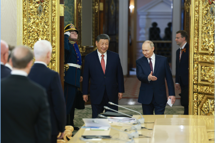 风雨同渡 关山共越