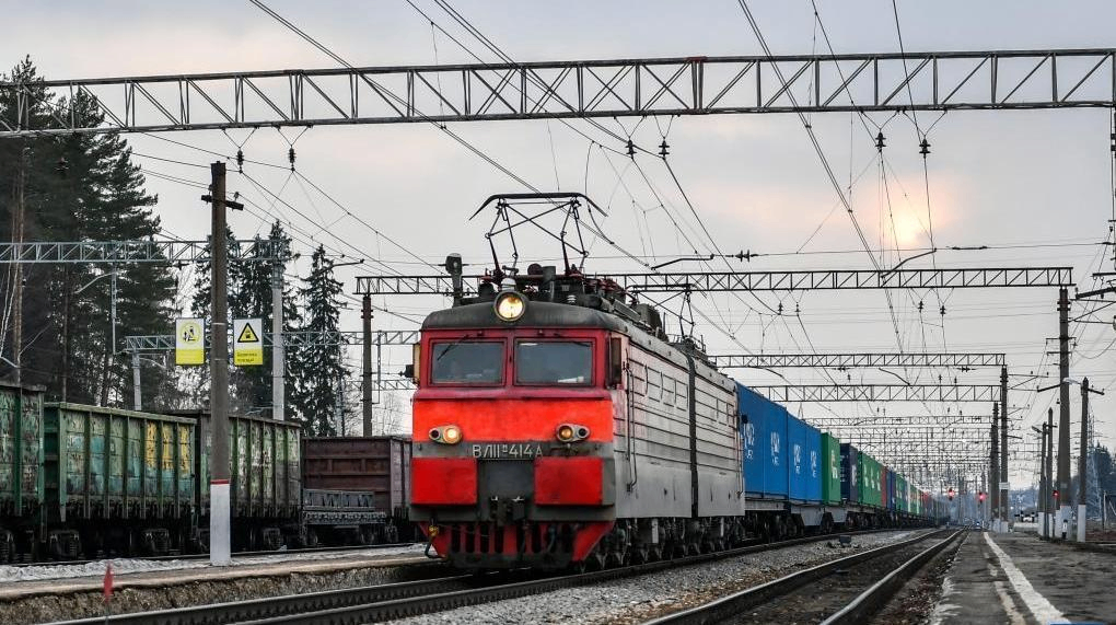 今年以来中欧班列中通道出入境中欧班列突破1500列