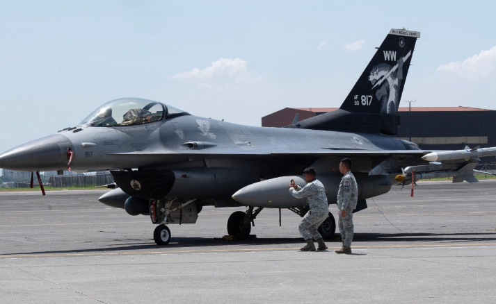 乌空军高官抱怨F-16型号落后