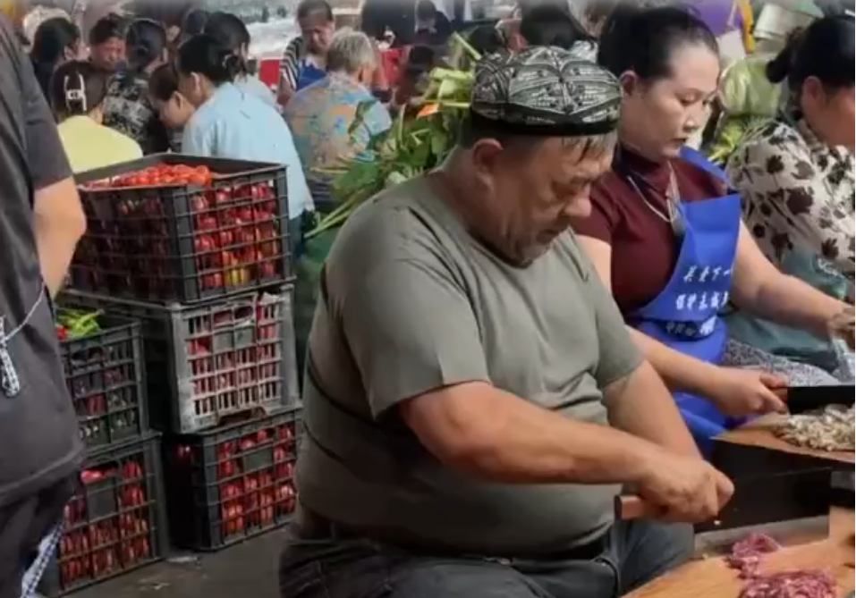 &ldquo;烤羊肉串的慈善家&rdquo;驰援榕江