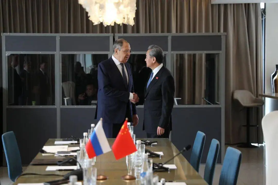王毅会见俄罗斯外长拉夫罗夫