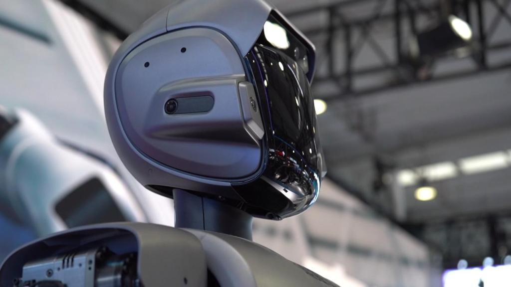 在世界机器人大会上，我解锁了47号智能助手2.0