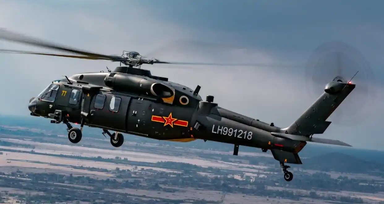 暗夜飞行、紧急机降&hellip;&hellip;陆军某旅组织跨昼夜飞行训练