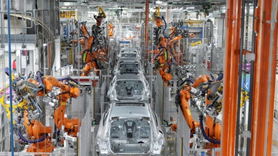 德国工业遭美国关税冲击 汽车业裁员逾5万