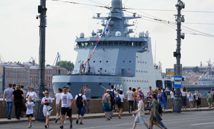 俄海军新型破冰巡逻舰首舰入役