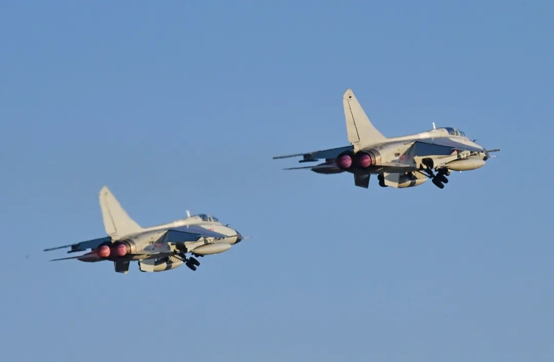 擦亮战场&ldquo;千里眼&rdquo;，海军航空兵某部组织对海打击协同训练