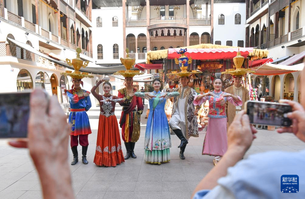 新疆：萨玛瓦尔舞翩跹