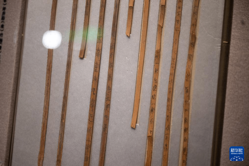 我国迄今发现时代最早的竹简在湖北展出