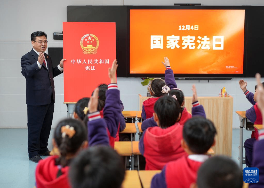 各地开展普法宣传 迎接国家宪法日
