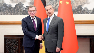 王毅同德国外长瓦德富尔会谈