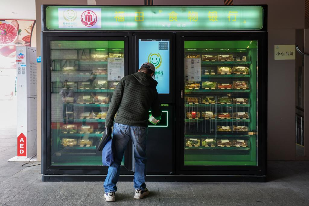 深圳街头这些绿色柜子，24小时不打烊派送暖意