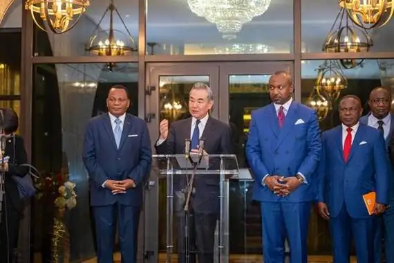 王毅在结束对非洲访问后接受中国媒体采访