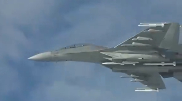 战斗力拉满 飞行员和地导部队跨兵种对抗训练现场画面