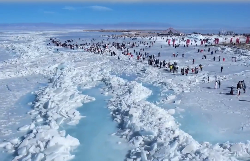 冰雪游乐受青睐 青海湖旅游热度不减