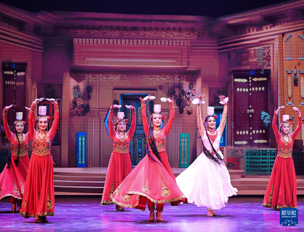 乐舞诗《杏花之约&middot;丝路龟兹》在京演出