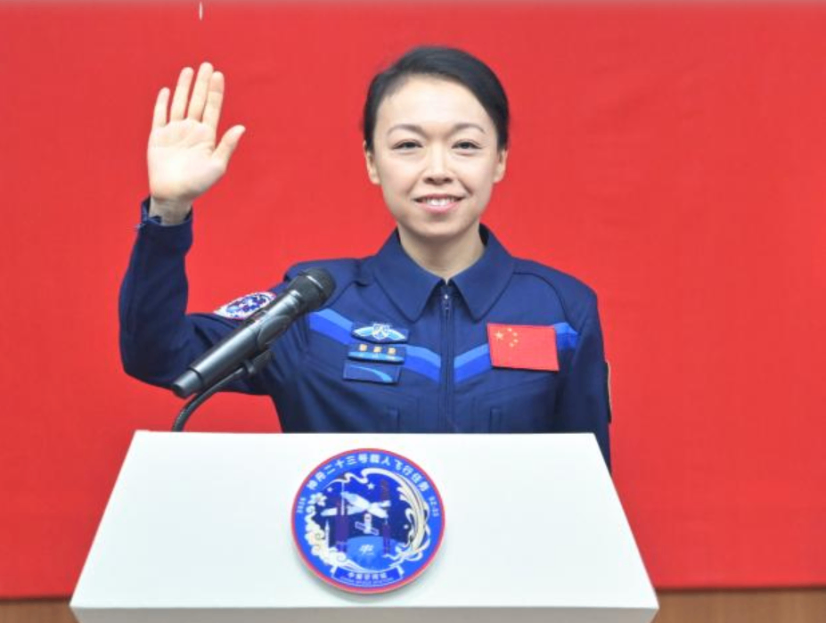 香港特区行政长官李家超与航天员黎家盈视像通话