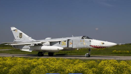 乌克兰空军苏-24轰炸机坠毁 两人遇难