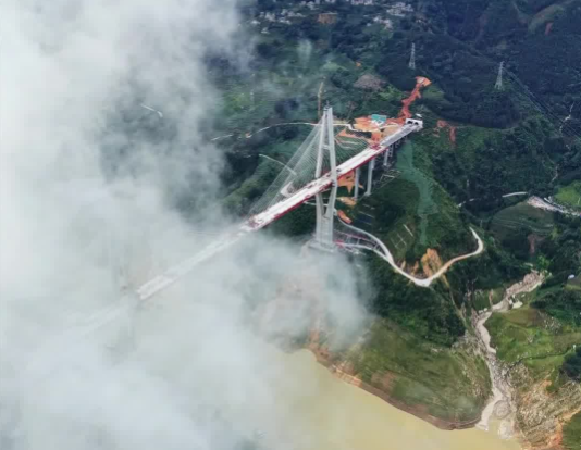 中越边境天麻高速实现主线贯通