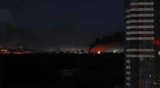 基辅市遭空袭传出持续爆炸声 至少5人受伤