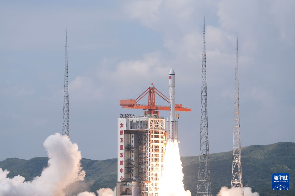 我国成功发射通信技术试验卫星二十七号A/B星
