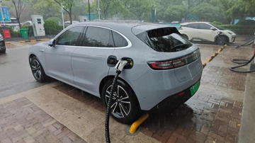 雷雨天能给新能源车充电吗